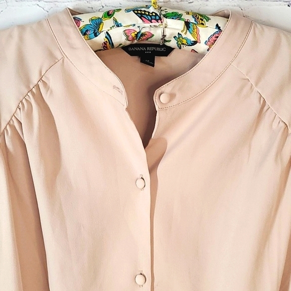 Banana Republic Beige Neutral Tone Satin Statement Sleeve Button Down Top Size M - Picture 9 of 15